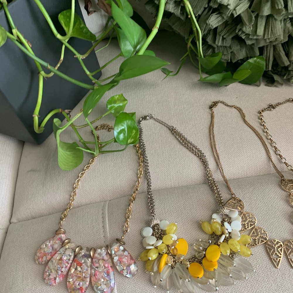 LOT of fashion jewelry necklaces. - Picture 6 of 7